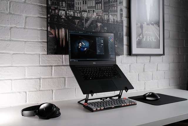 1744530924259925.jpg laptop-6332543_640.jpg