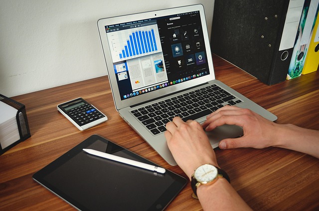 1749384982656335.jpg student-5224082_640.jpg